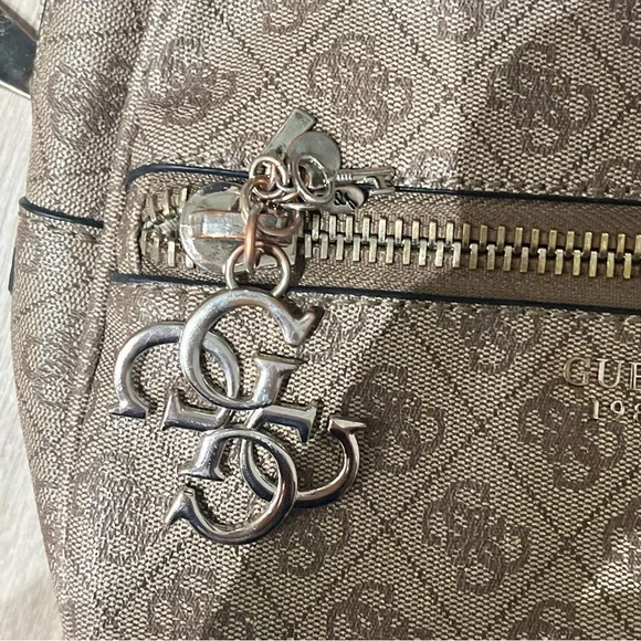 Guess mini backpack - Picture 2 of 4